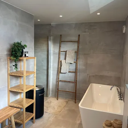 Ons 2024, 5 Bedroom House Βίλα
