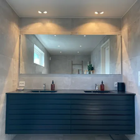 Ons 2024, 5 Bedroom House Βίλα